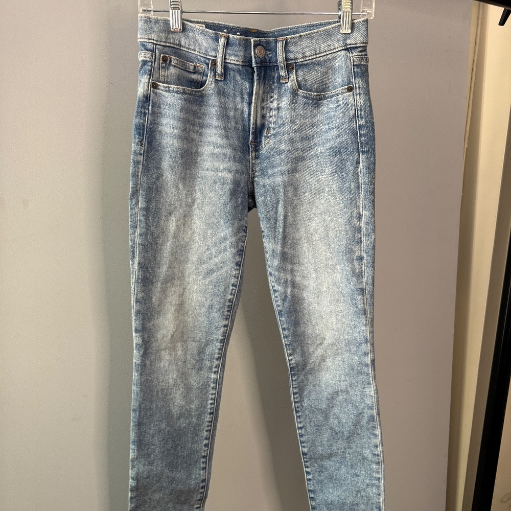 GAP New w/o tags Mid Rise Skinny Jeans